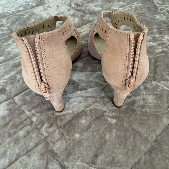 Life Stride Giovanno  Pink Cutout Heels 9.5 - Picture 5 of 8